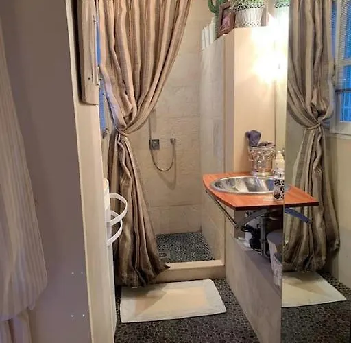 Charming Provencal Mas With Amazing Sea View And Pool